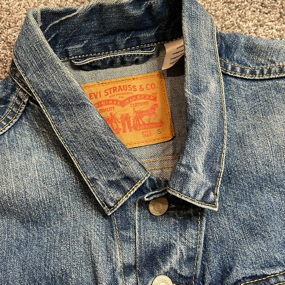 Levi’s Medium Wash Denim Jacket - Small - Picture 2 of 5